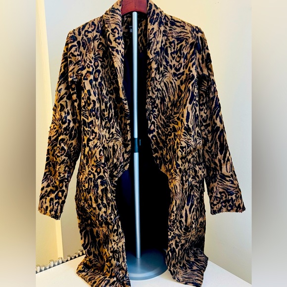 Faux-fur Cheetah print coat - Picture 10 of 12